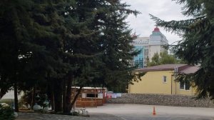 Прогулка по территории санатория "Голубая волна" в Алуште.