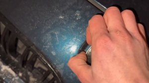 КАК БЫСТРО СНЯТЬ ШИЛЬДИКИ НА BMW БЕЗ ОТВЕРТКИ???