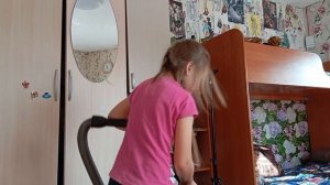 Дети помогают по дому.Я совсем разбитая.