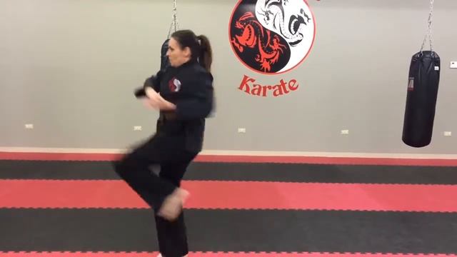 Omoto Kata performed by Julie Talsma-Puls. Please visit our website at www.dragonfirekarate.com смотреть онлайн