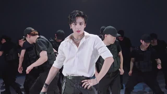 AOTM Motley_Crew HYUNJIN