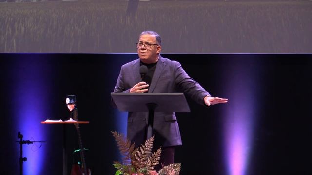 CUÁN LEJOS Y TAN CERCA | Pastor Carlos Cordero смотреть онлайн
