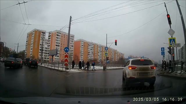 Чайники на дорогах. Проезд на запрещающий сигнал светофора смотреть онлайн