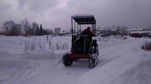Трактор с двигателем ЗАЗ чистим снег