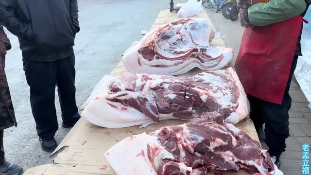 老孟賣豬肉真火了,一頭豬眨眼間就賣完,這一面都要失控了! 【老孟立福vlog】