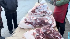 老孟賣豬肉真火了,一頭豬眨眼間就賣完,這一面都要失控了! 【老孟立福vlog】