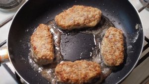 Банальные, но давно забытые очень вкусные котлеты на ужин без гарнира !!