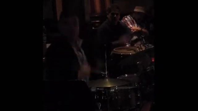 Dueling Drums-Fox Hollow Jam Sessions-Dec 6, 2010.wmv смотреть онлайн