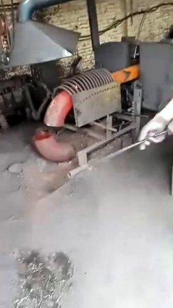 Manufacturing process of 90 degree pipe elbows pushing process