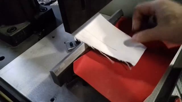 тактовая ультразвуковая резка медицинского эластичного бинта