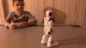 Робот танцует /Робот ходит/Робот поет