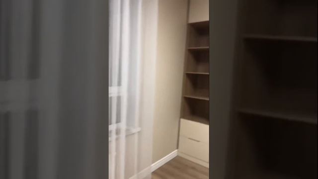 Шикарная рабочая зона и шкаф в эмали