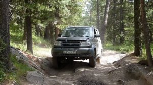 Дорога на Мультинские озёра на стоковом Патриоте.