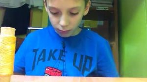 Секрет фокуса нить сквозь шею.