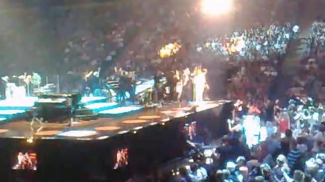 Céline Dion: We Will Rock You Manchester MEN Arena May 08 смотреть онлайн