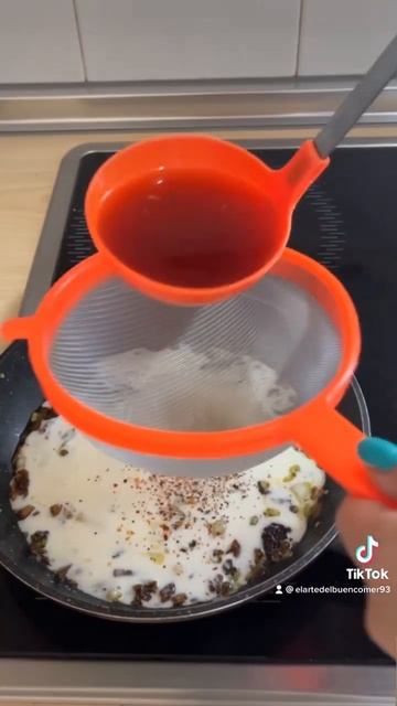 Salsa de pimienta verde con boletus 🍄 para acompañar tu carne 🥩 favorita #shorts #receta #salsa смотреть онлайн