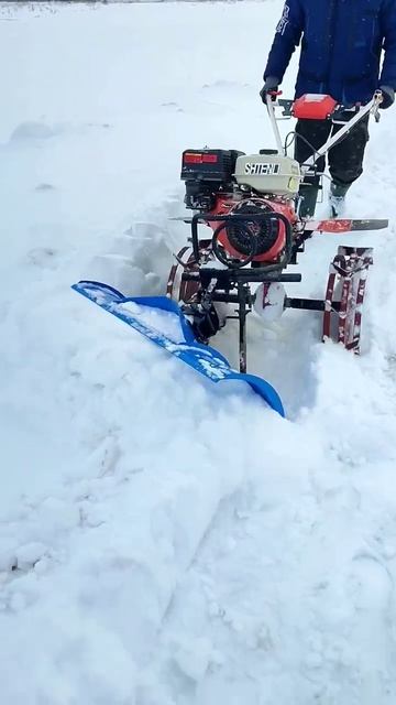 Мотоблок превращается...В СНЕГОУБОРЩИК❄️В деле Лопата-отвал Нева ЛОП  400 бел.руб. #теплица #снег