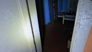 Заброшенный лагерь в Глуши леса Страшная история Произошедшего в заброшенном детском лагере