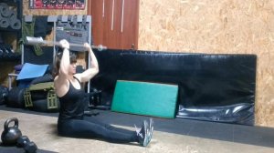 Z-жим штанги сидя на полу