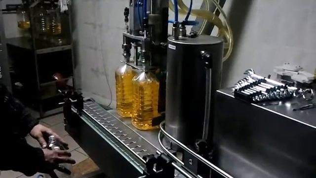 Полуавтоматическая линия розлива технических жидкостей и масел смотреть онлайн