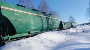 Тепловоз ТГК2-8395 С 2 Зерновозами едит на Комбикорсмовский завод