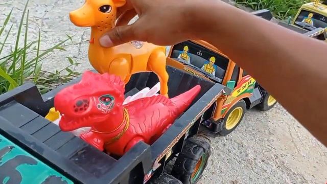 Potong sapi kurban, Truk oleng angkut sapi warna warni ayam gajah gorila kelinci zebra joget bebek смотреть онлайн