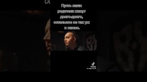 а река течёт