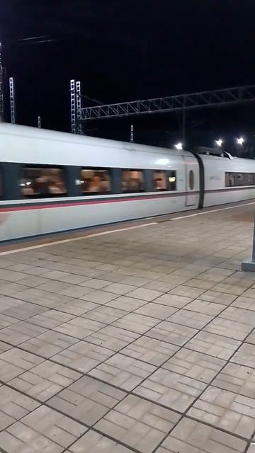 отправление сапсана со станции Бологое #ржд #сапсан #жд #shots #поезд смотреть онлайн