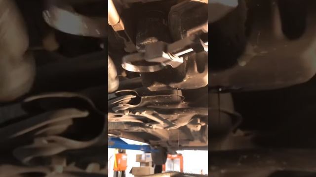 Tuttorial cambio olio Pegeot 208 benzina смотреть онлайн