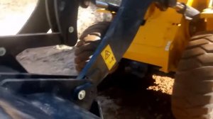 MOSTRANDO MAIS UM POUCO DA CARREGADEIRA. JCB 422.ZX