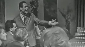 Человек из дома вышел