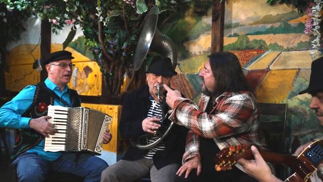 Шо же делать, как же быть ?...