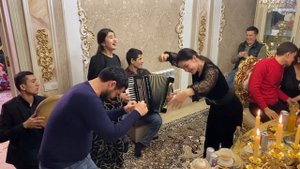 Yulduz Jumaniyozova - Raqqosa Dilnoza Mavlonova xonadonida mehmonda