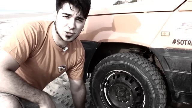 Conducción sobre arena Elisabet Carnicé y David Moreno - Truco Unidesert смотреть онлайн