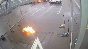 как правельно тушить бензин ВОДОЙ))))