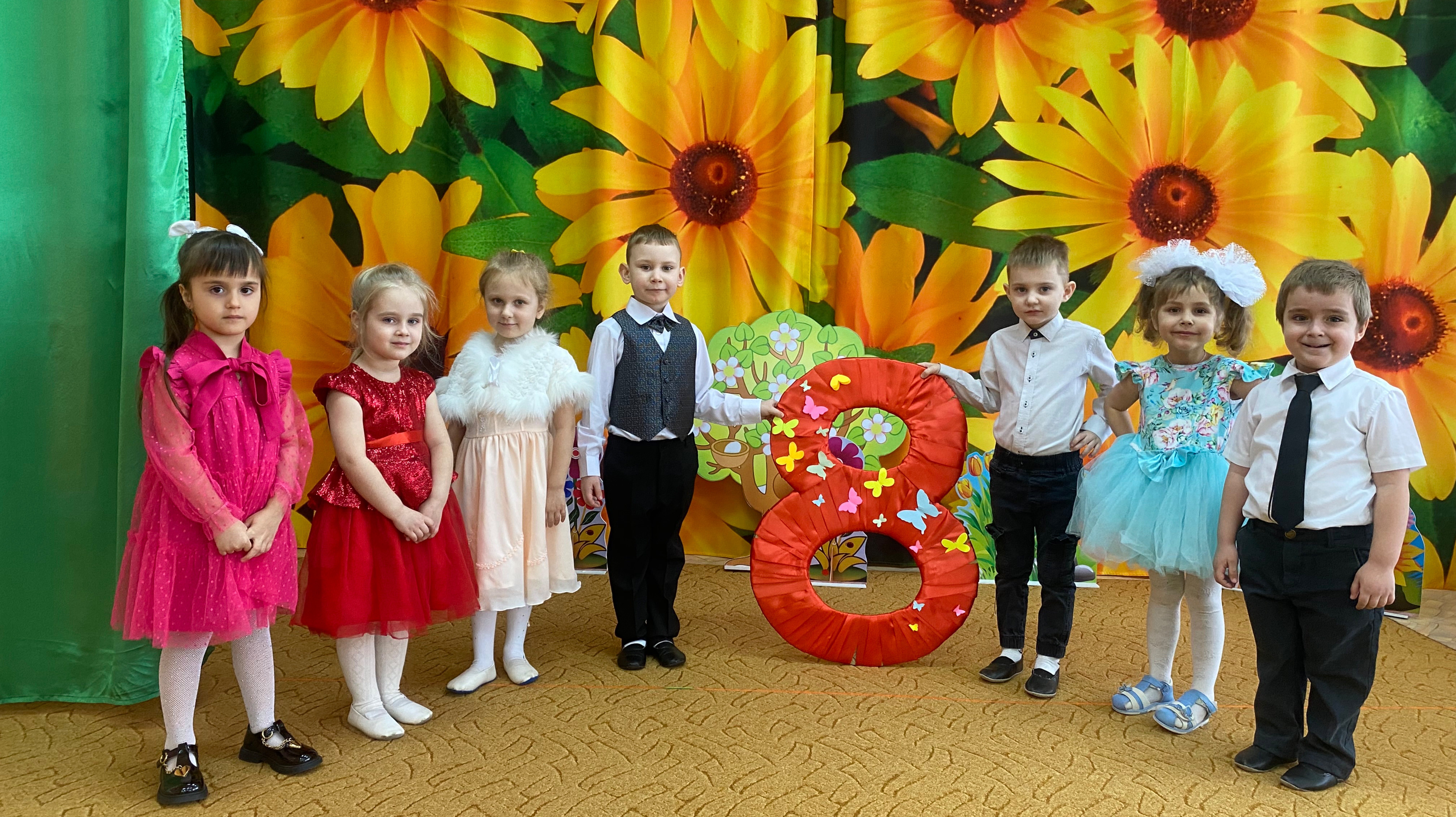 Видеооткрытка с 8 марта для мам и бабушек!