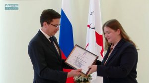 Юрий Шалабаев вручил 80 грантов молодым педагогам