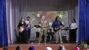 Поет Данил Дружин