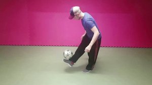 Как научиться набивать мяч|Чеканка мяча обучение|by Infinite Tutorials