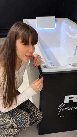 Что лучше Бентли или ванна?!