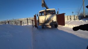 Подготовка к установке сруба, вот что бывает при разгрузке сруба
