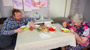 Пенсионер муж влез в долги безработному сыну и жене теперь отдавать Вкусно приготовили еду