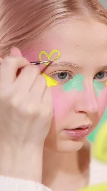 Flower makeup tutorial #creativemakeup #editorialmakeup #shorts #makeuptutorial #makeuptutorial