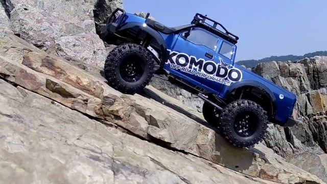 Axial SCX10 Dingo & GMADE KOMODO смотреть онлайн