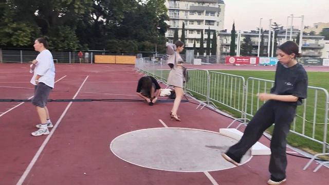 Мы возвращаемся к разработке русского танца "Медведь"
