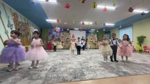 Песня - танец помогатор на утреннике 8 марта