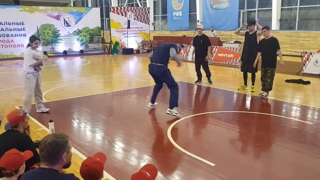 Break Dance. Открытый турнир по Брейкенгу на призы СФТС. статус Профи. Баттл смотреть онлайн