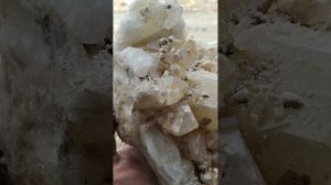 N114. Кварц друза в рубашке с полевым шпатом(полевой шпат на кварце). Свердловская область.