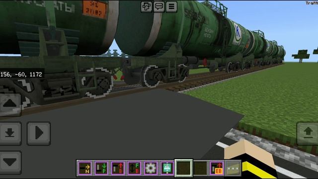 Тэм2 с грузовым составом из цистерн едет через Родниковский переезд в Майнкрафт пе смотреть онлайн