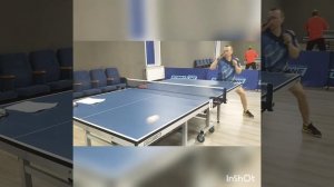 Топ-спин справа по сильному нижнему вращению из двух точек